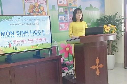 Giữa tâm dịch Bắc Ninh: Giáo viên miệt mài ôn thi trực tuyến cho học sinh lớp 9