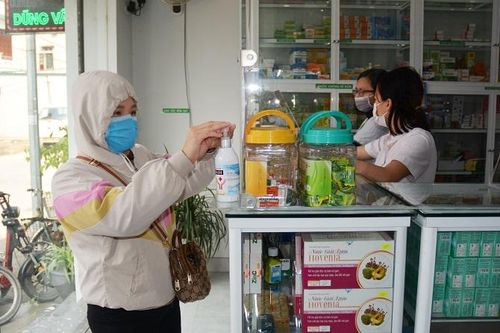 TP Hồ Chí Minh: Mua thuốc liên quan đường hô hấp phải khai báo y tế