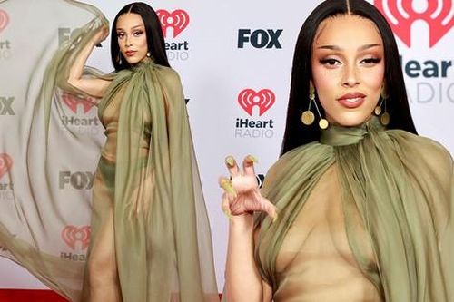 Doja Cat mặc váy xuyên thấu siêu bạo, không khác bán khỏa thân trên thảm đỏ