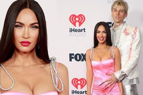 Megan Fox mặc tôn ngực nóng bỏng, sánh đôi tình tứ bạn trai trên thảm đỏ