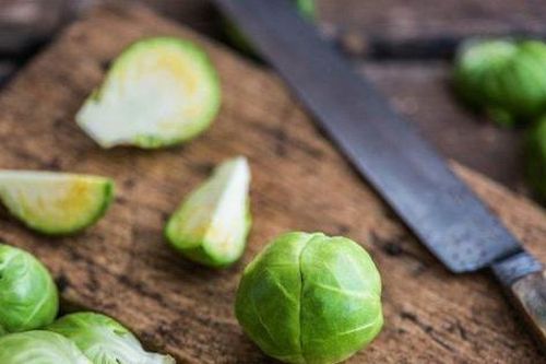 Bắp cải chỉ bé bằng quả mận, nhưng giá chót vót 400.000 đồng/kg