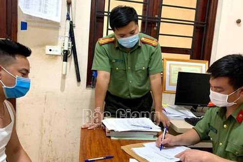 Xử phạt đối tượng tung tin giả 'vải thiều bị ép giá còn 2.000 đồng'