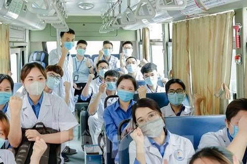 Hơn 100 tình nguyện viên Y Dược Thái Nguyên chi viện Bắc Giang đẩy lùi COVID-19