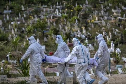 Mỗi ngày có thêm 7.000-8.000 ca COVID-19 mới, Malaysia phong tỏa toàn quốc