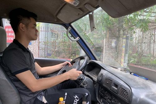 Đời tài xế: 'Ăn tranh thủ - ngủ khẩn trương'