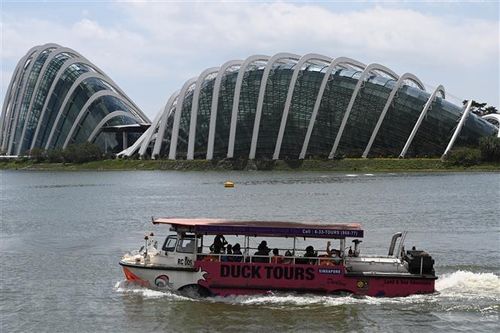 Phập phồng 'bong bóng du lịch' giữa Singapore và Hong Kong