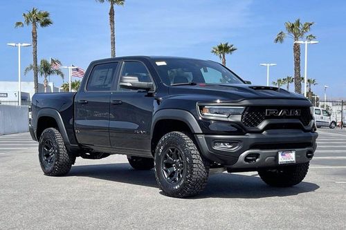 'Soi' xe bán tải mạnh nhất thế giới, giá hơn 1,6 tỷ đồng, cạnh tranh với Ford F-150 Raptor