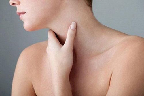 Thói quen không ngờ khiến bạn bị ung thư thanh quản