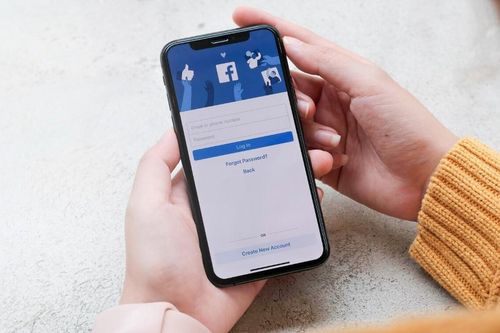 Facebook lên tiếng về việc ứng dụng mất chế độ tối sau khi cập nhật, đây là cách khắc phục