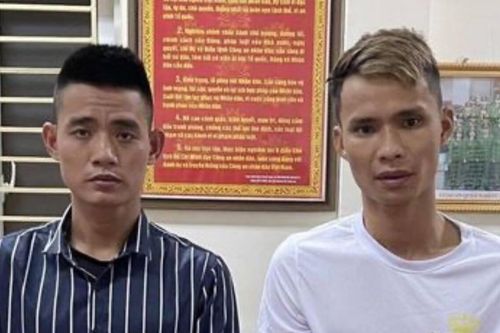 Hà Nội: Đôi bạn rủ nhau cướp điện thoại 4 vụ trót lọt, vụ thứ 5 bị người phụ nữ truy đuổi rồi dân bắt giữ