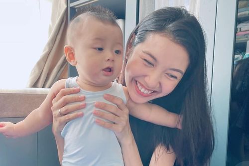 Á hậu Thúy Vân tự nhận bị 'nghiện con' đến mức không biết làm sao