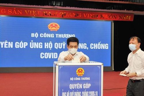 Bộ Công Thương quyên góp được 500 triệu đồng ủng hộ Quỹ phòng, chống Covid-19
