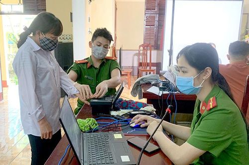 Nỗ lực hoàn thành mục tiêu kép khi cấp căn cước công dân