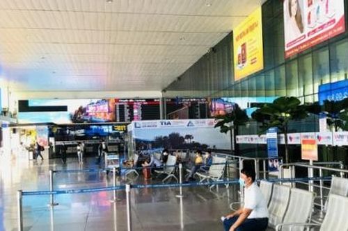 Tạm dừng nhập cảnh tại sân bay Tân Sơn Nhất