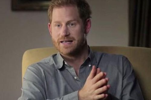 Hoàng gia 'lấy tay che mắt' mỗi khi Harry - Meghan phát biểu