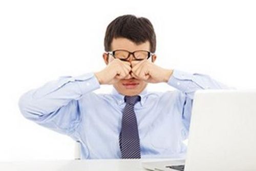 COVID-19: Cảnh báo các vấn đề về mắt thường gặp