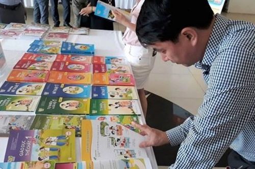Sau địa phương, đến trường chọn sách