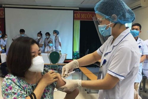 600 công nhân môi trường ở Bắc Ninh được tiêm vaccine Covid-19