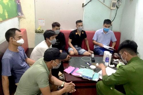 Phạt hơn 30 triệu đồng quán karaoke vi phạm phòng, chống dịch