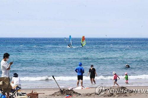 Du lịch đang cao điểm, đảo Jeju buộc phải giãn cách xã hội