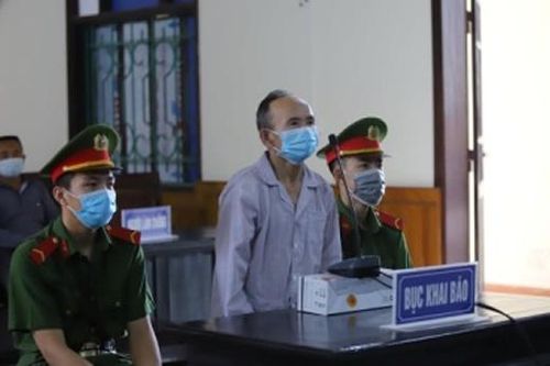 Phút điên cuồng của cụ ông 72 tuổi