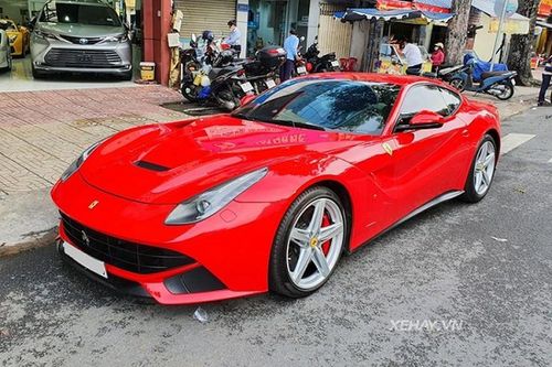 Ferrari F12 Berlinetta 10 năm tuổi ở Việt Nam vẫn 'chất phát ngất'