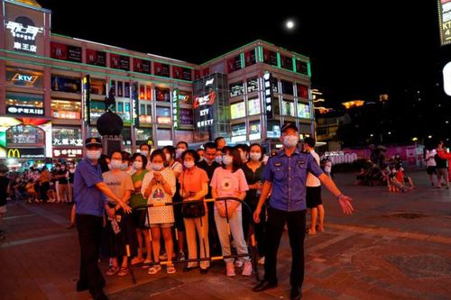 Thành phố Quảng Châu đóng cửa khu dân cư khi COVID bùng phát