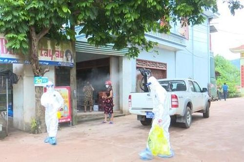Bắc Giang lập đội phản ứng nhanh, Bắc Ninh trưng dụng trường học để chống dịch