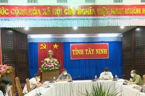 Tây Ninh triệu tập họp khẩn trong đêm chống dịch COVID-19