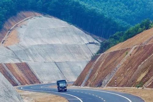 Bộ GTVT tải cảnh cáo nhiều nhà thầu vi phạm tiến độ cao tốc Bắc- Nam