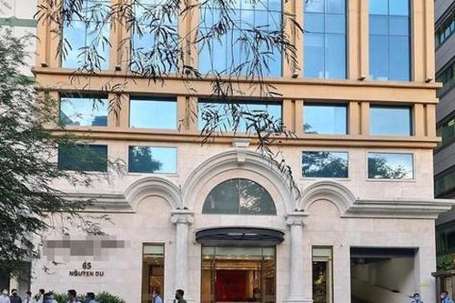 Khẩn cấp truy vết, khoanh vùng ca nghi mắc COVID-19 ở trung tâm TPHCM