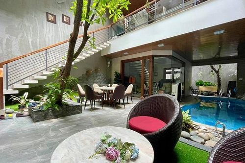 Biệt thự xây lệch tầng, phòng bếp nằm 'cheo leo' trên bể bơi ở TP.Hồ Chí Minh