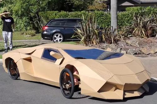 Bản sao Lamborghini có thể lái được làm từ bìa carton được bán với giá 10.000USD