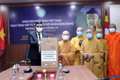 Giáo hội Phật giáo TP.HCM trao tặng 33 máy thở Meiko ủng hộ Ấn Độ