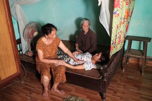 Nỗi đau khôn cùng của những người hít phải khói thuốc lá thụ động