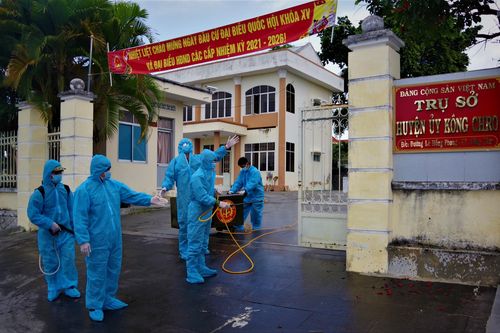 Chiến sĩ Quân khu 5 dập dịch trắng đêm