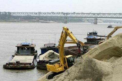 Xử phạt hơn 500 triệu đồng đối với hành vi khai thác cát trái phép trên sông Hồng và sông Lô