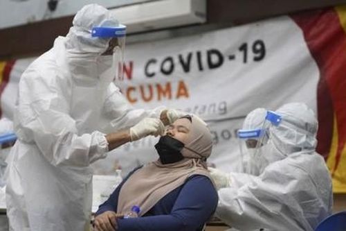 Mỗi ngày tăng 8.000 ca nhiễm, Malaysia phong tỏa toàn quốc