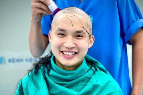 Nụ cười đôi mươi xông vào tuyến lửa