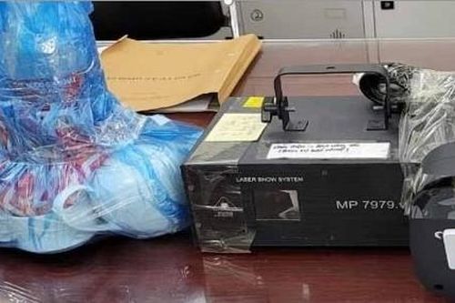 Thuê căn hộ trên tầng 15, rủ bạn 'thập phương' về bay lắc