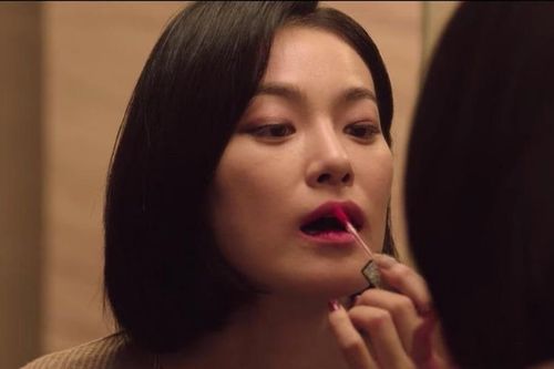 'Tiểu tam' có vẻ đẹp lệch chuẩn trong 'Mine'