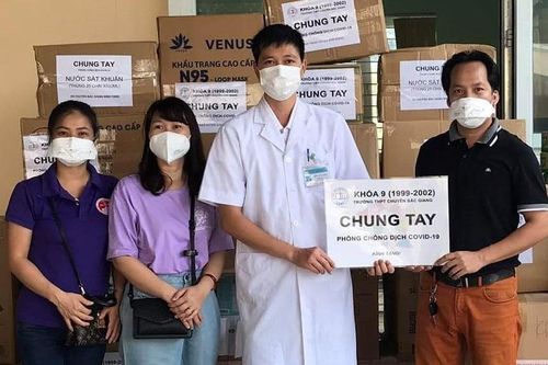 Cựu học sinh THPT chuyên Bắc Giang ủng hộ hơn 2,2 tỷ đồng chống dịch