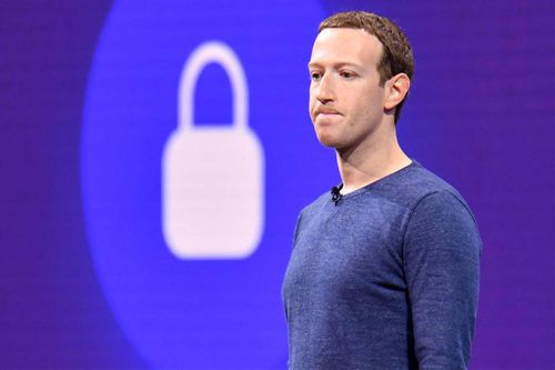 Facebook giống 'gã rình mò phòng tắm' và nghĩ sẽ tốt cho người dùng
