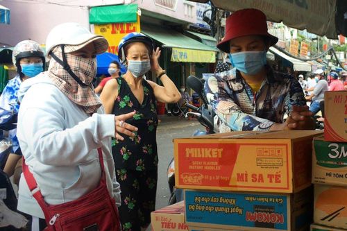 'Tôi không lo lắng vì hàng ở chợ, siêu thị còn nhiều'