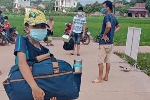 Thầy, cô sát cánh bên học sinh chống dịch Covid-19