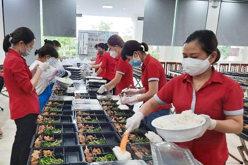 Bắc Giang: Chăm lo chu đáo bữa ăn, giấc ngủ cho các lực lượng tuyến đầu chống dịch