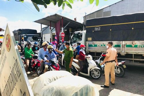 Nhiều tỉnh Đồng bằng sông Cửu Long lập chốt chặn đường bộ, đường thủy để phòng, chống dịch Covid-19
