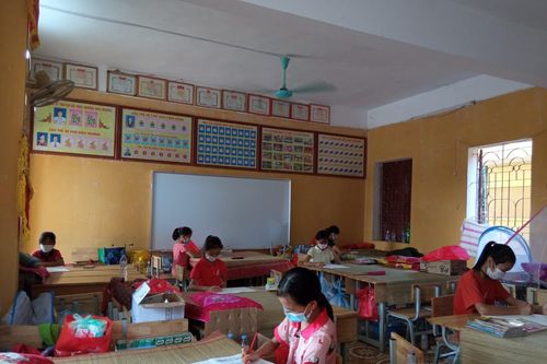 Thầy giáo xin vào khu cách ly: 'Vì học trò, nguy hiểm nữa mình cũng đi'