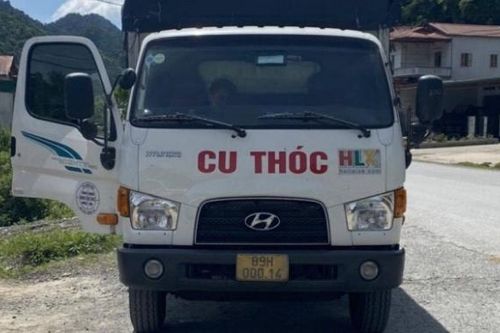 Sơn La: Phát hiện xe tải liên tỉnh chở nhiều người trên thùng xe