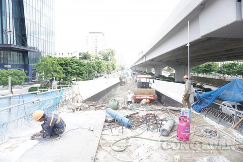 Vượt nắng nóng trên công trường cầu cạn Mai Dịch - Nam Thăng Long